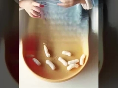 Đồ chơi trẻ em màu hồng đĩa muỗng và bát với ngăn